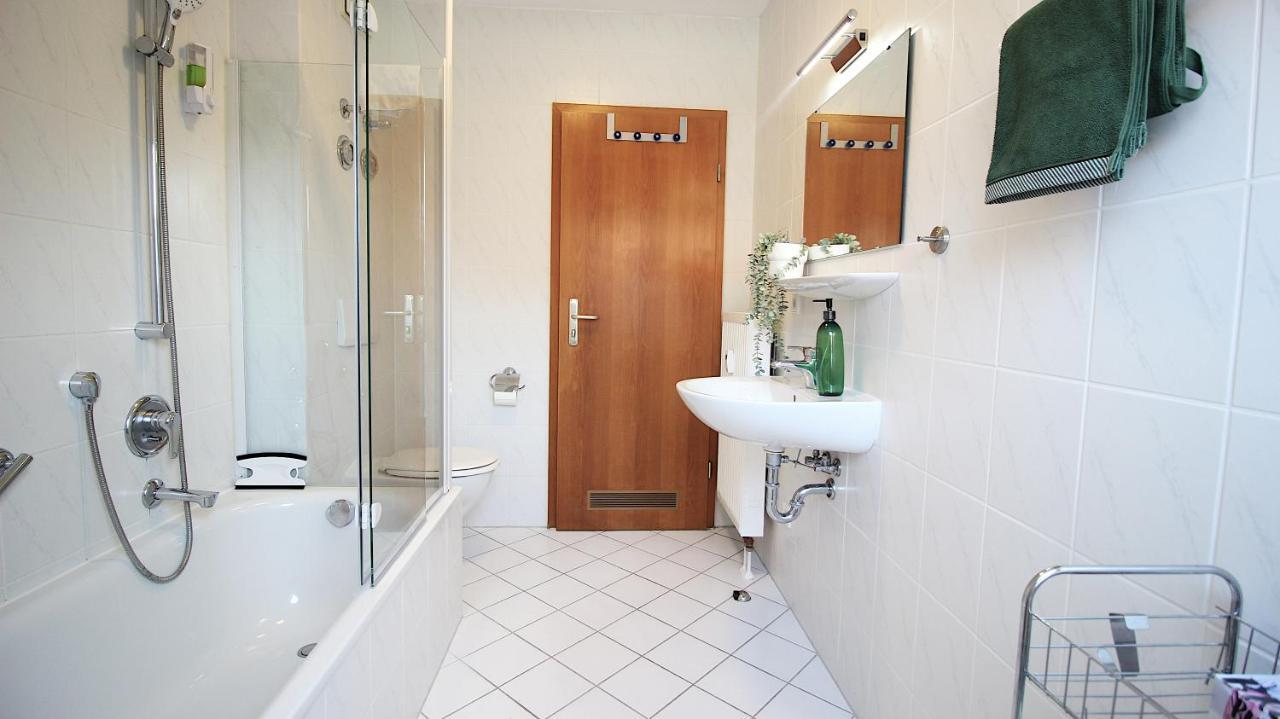 Homie Stay Zell - Apartment Mit Privatparkplatz Zell am Main Екстериор снимка